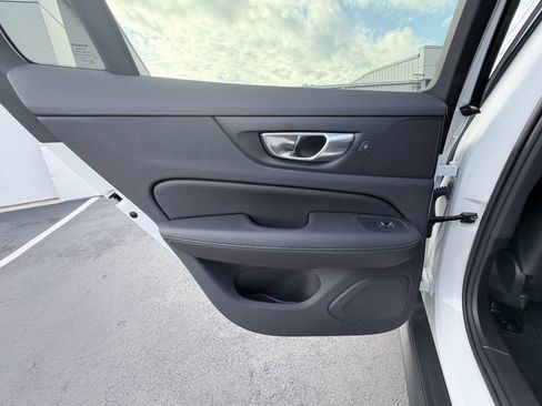 Used 2025 Volvo V60 B5 Cross Country Plus image 27