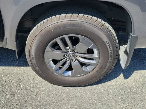 Used 2025 Nissan Frontier SV w/ SV Convenience Package image 6