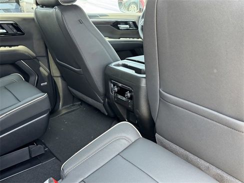 New 2025 Chevrolet Suburban Premier image 10