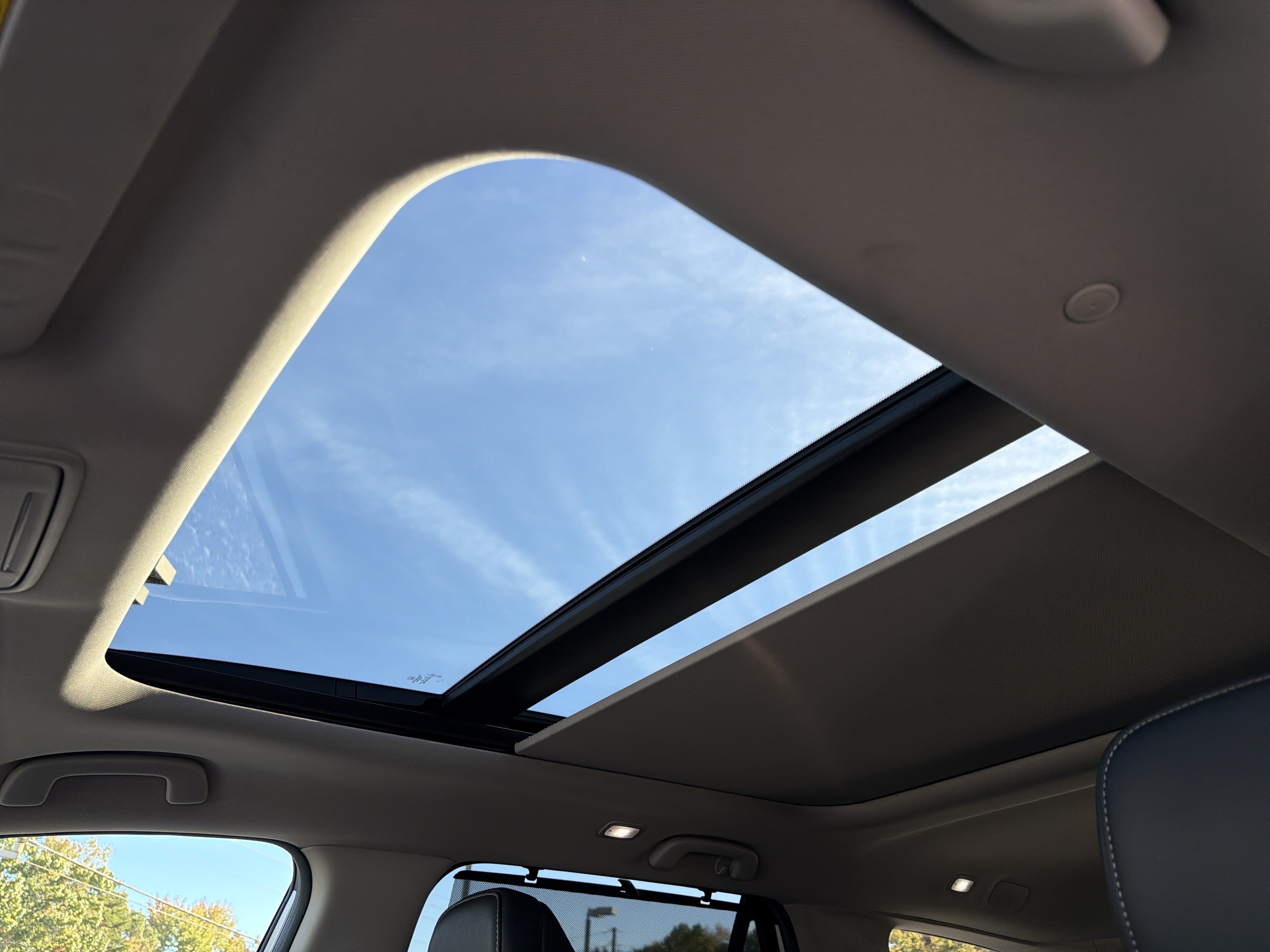 Used 2024 Honda Pilot Touring image 6