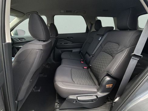 Used 2025 Nissan Pathfinder SV AWD/4WD image 13