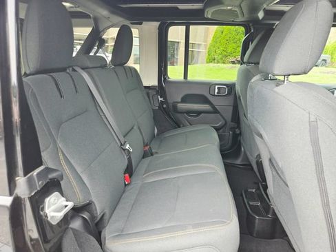 Used 2025 Jeep Wrangler Unlimited Sahara w/ Safety Group AWD/4WD image 21