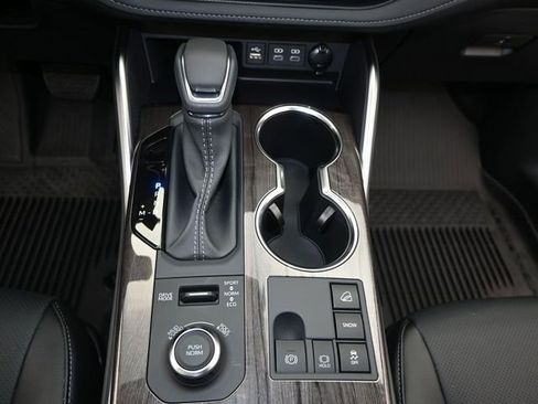 Used 2026 Toyota Highlander Limited image 9