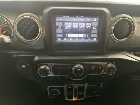 Used 2020 Jeep Wrangler Unlimited Sahara AWD/4WD image 18