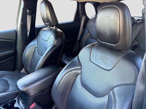 Used 2019 Jeep Cherokee Limited FWD image 20