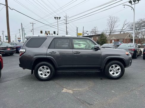 Used 2017 Toyota 4Runner SR5 Premium image 5