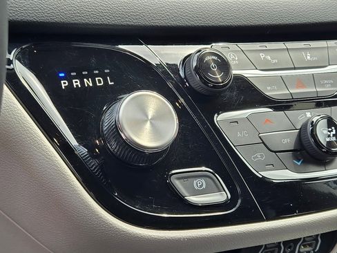Used 2024 Chrysler Pacifica Touring-L FWD image 27