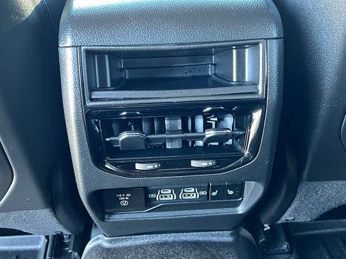 Used 2023 Jeep Grand Cherokee Limited w/ Luxury Tech Group II image 14