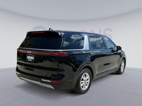 Used 2024 Kia Carnival LX FWD image 16