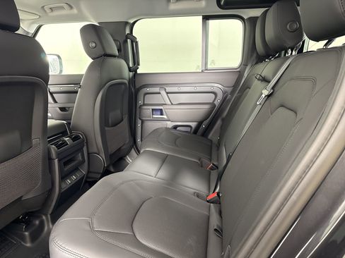 New 2026 Land Rover Defender 110 X-Dynamic SE image 23