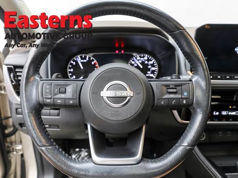 Used 2022 Nissan Rogue SL w/ SL Premium Package image 13