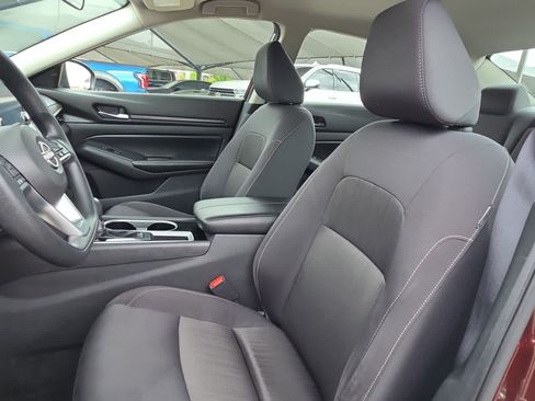 Used 2024 Nissan Altima 2.5 SV FWD image 14