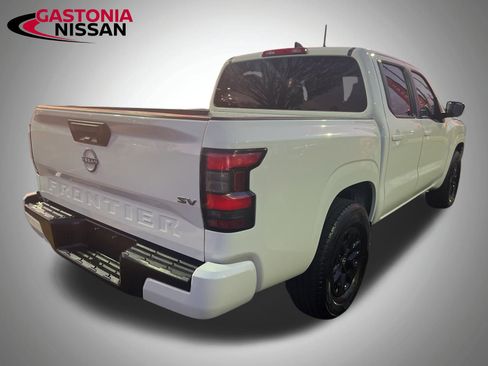 Used 2024 Nissan Frontier SV image 17