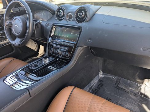 Used 2019 Jaguar XJ R-Sport image 12