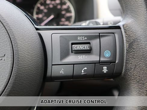 Used 2023 Nissan Rogue SV FWD image 3