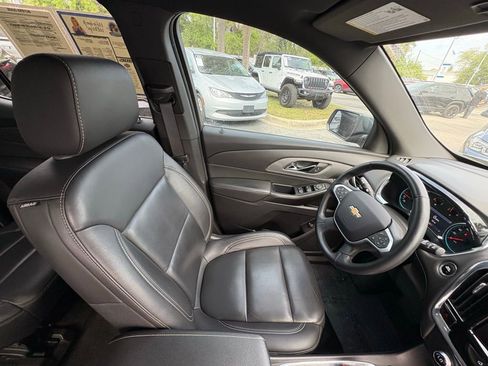 Used 2023 Chevrolet Traverse LT FWD image 28