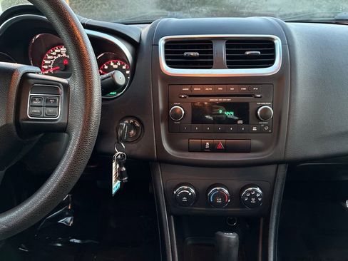 Used 2013 Dodge Avenger SE image 18