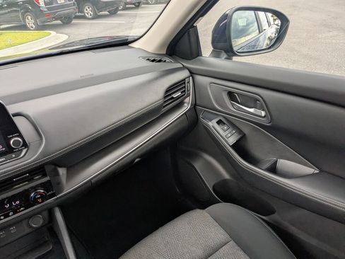 Used 2024 Nissan Rogue SV AWD/4WD image 16