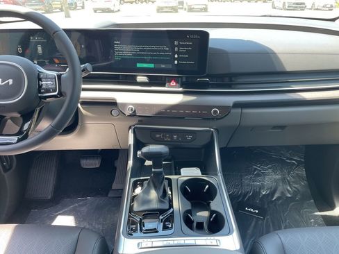 New 2026 Kia Carnival EX FWD image 11