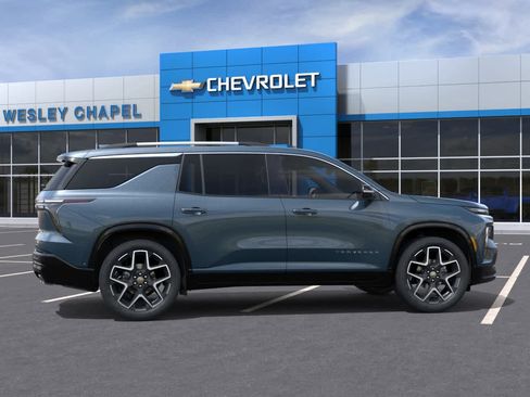 New 2026 Chevrolet Traverse High Country w/ LPO, Floor Liner Package FWD image 6