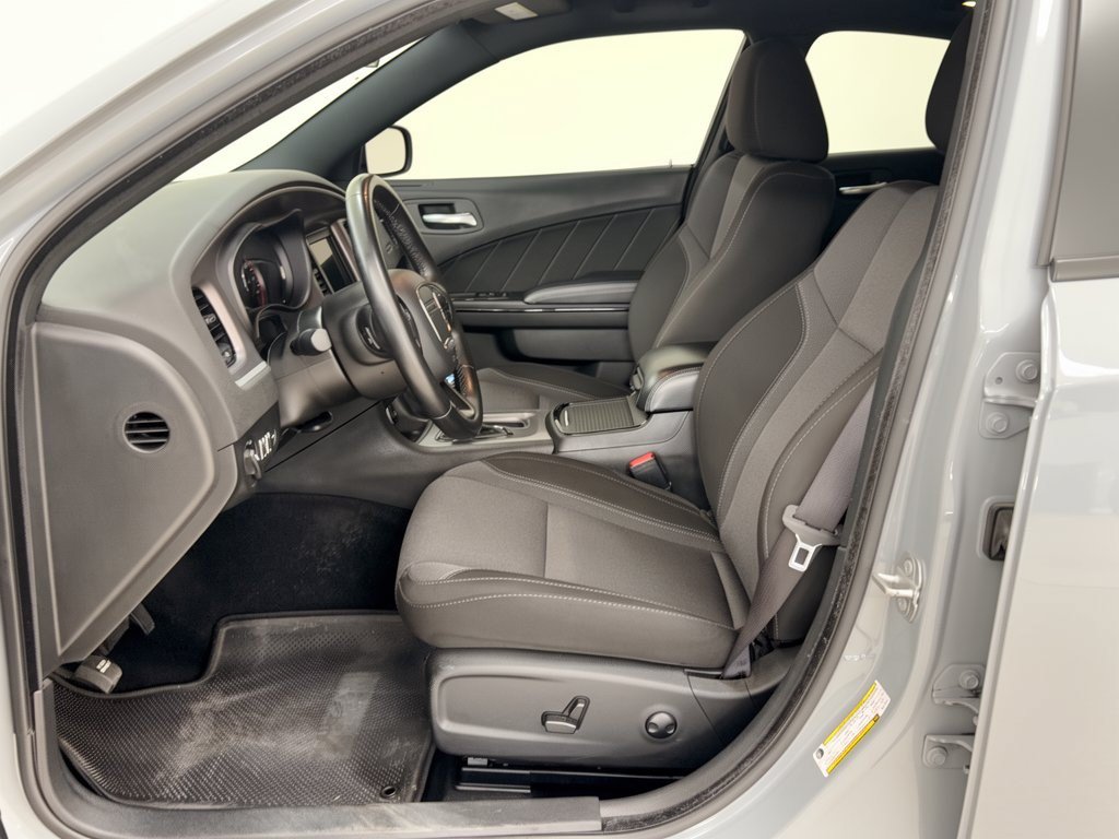 Used 2022 Dodge Charger SXT w/ Blacktop Package RWD image 5