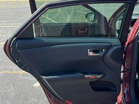 Used 2018 Toyota Avalon Touring FWD image 12