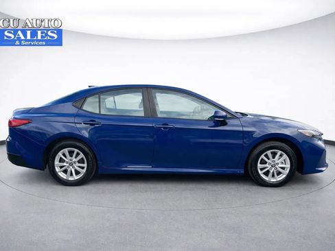 Used 2025 Toyota Camry LE image 7