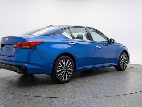Used 2025 Nissan Altima 2.5 SV FWD image 9