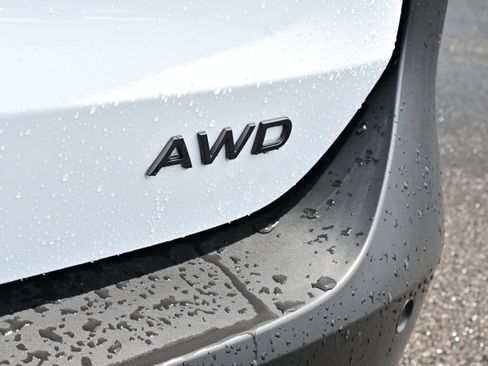 Certified 2025 Nissan Kicks SV AWD/4WD image 11