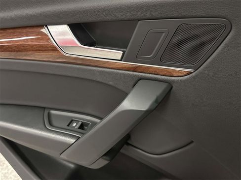 Used 2023 Audi Q5 2.0T Premium w/ Convenience Package image 21