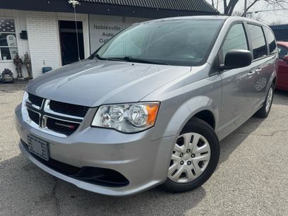 Used 2018 Dodge Grand Caravan SE w/ UConnect Hands-Free Group