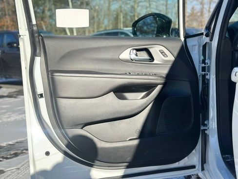 New 2026 Chrysler Pacifica Select w/ S Appearance Package image 9