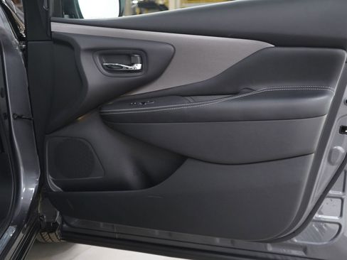 Used 2024 Nissan Murano SL image 9