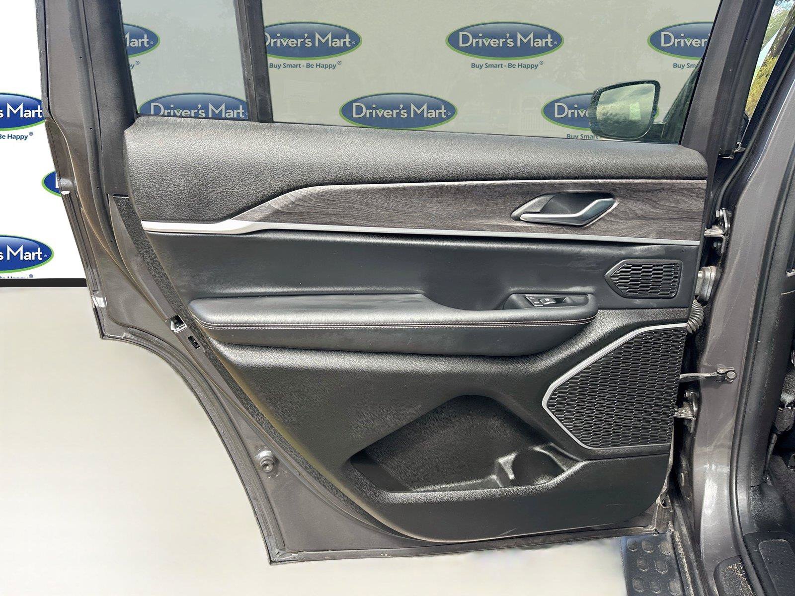 Used 2022 Jeep Grand Cherokee L Limited w/ MOPAR Finishing Package RWD image 15