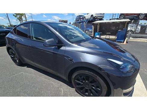 Used 2024 Tesla Model Y Long Range AWD/4WD image 2