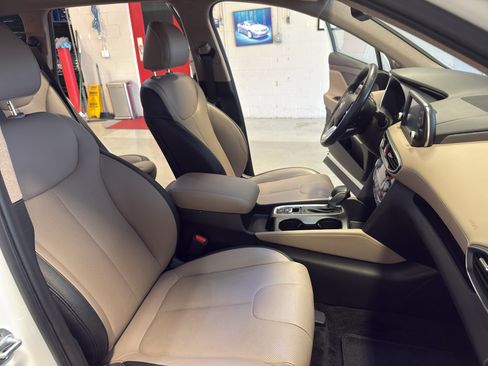 Used 2019 Hyundai Santa Fe Limited AWD/4WD image 23