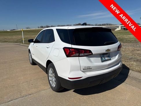 Used 2022 Chevrolet Equinox LS w/ LS Convenience Package image 5