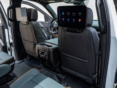 Used 2026 GMC Yukon XL AT4 w/ AT4 Premium Plus Package AWD/4WD image 32