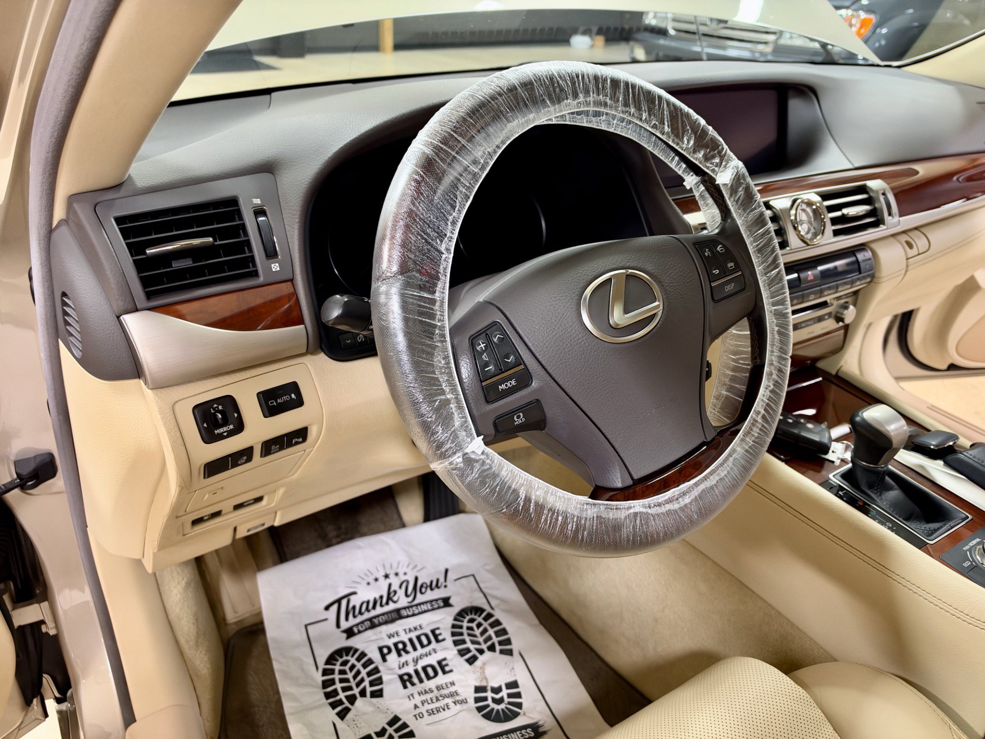 Used 2014 Lexus LS 460 w/ Comfort Package RWD image 22