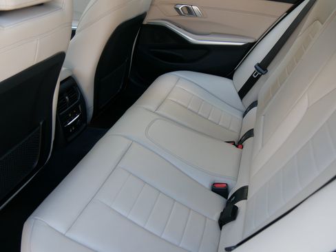 Used 2019 BMW 330i Sedan w/ M Sport Package RWD image 12