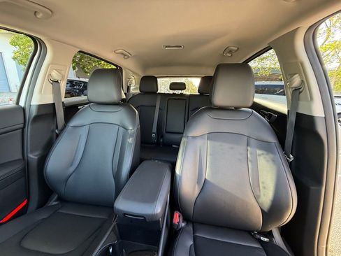 Used 2023 Kia Sportage EX FWD image 3