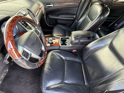 Used 2013 Chrysler 300 w/ Driver Convenience Group image 5