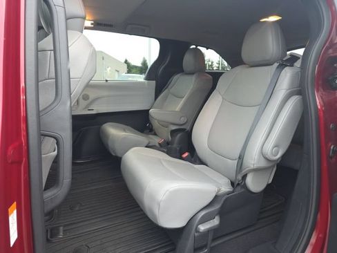 Used 2026 Toyota Sienna XLE FWD image 20