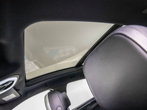 Used 2024 Porsche Macan Premium Package Plus w/ Premium Plus Package image 27