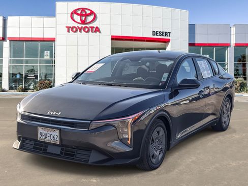 Used 2025 Kia K4 FWD image 3