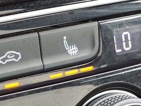 Used 2023 Volkswagen Atlas SE AWD/4WD image 8