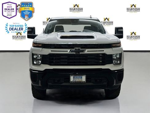 Used 2024 Chevrolet Silverado 2500 Custom AWD/4WD image 2