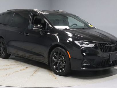Used 2025 Chrysler Pacifica Limited
