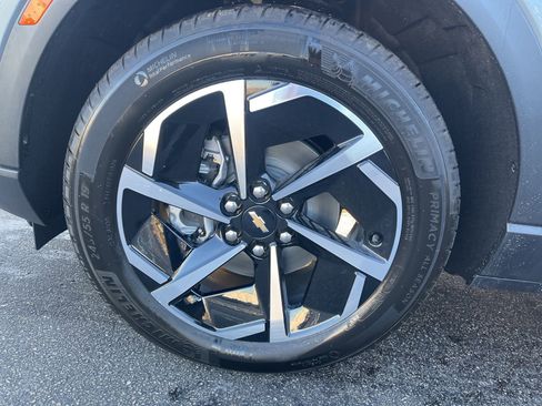 New 2026 Chevrolet Equinox EV LT image 9