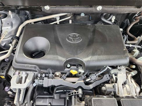 Used 2019 Toyota RAV4 Limited image 32